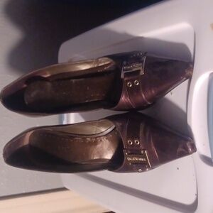 8 5 BCBG BROWN HEELS